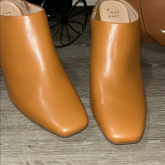 A New Day Tan Mules Smooth Leather Slip-On - Picture 4 of 12